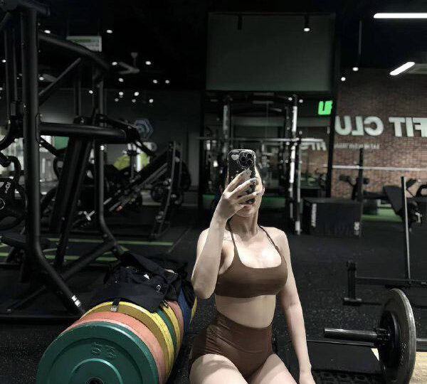 Ảnh 3 của Em gymer Bùi Thu Hằng lộ clip sex địt nhau với người yêu trong khách sạn