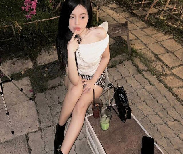 Ảnh 1 của Em mặc lọt khe cưỡi ngựa xuất tinh tràn lồn (Full Clip + Pic)